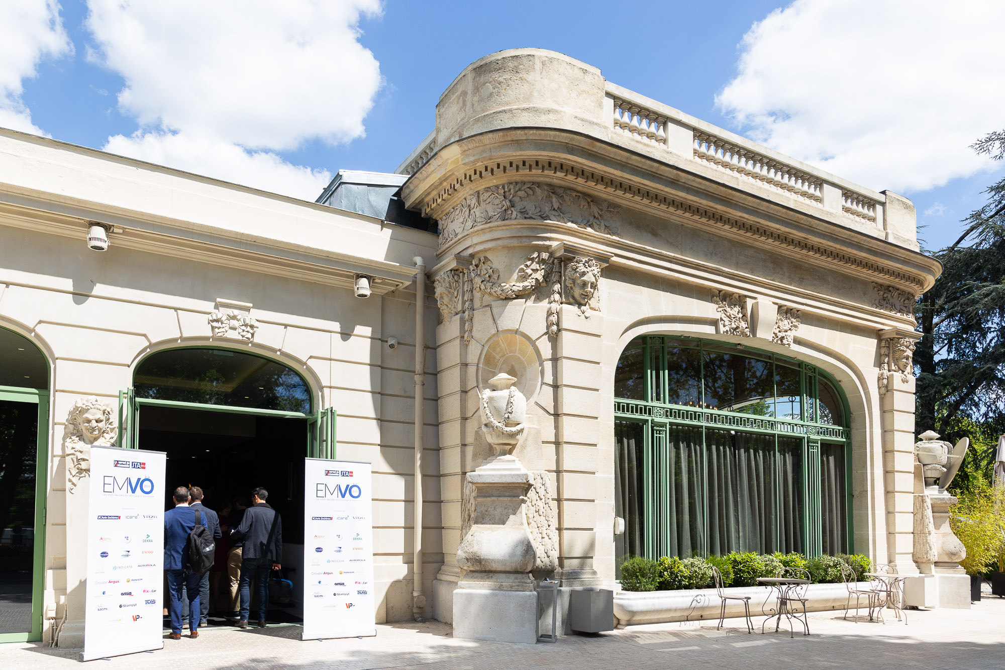 Entrée du Pavillon Dauphine accueillant les EMVO