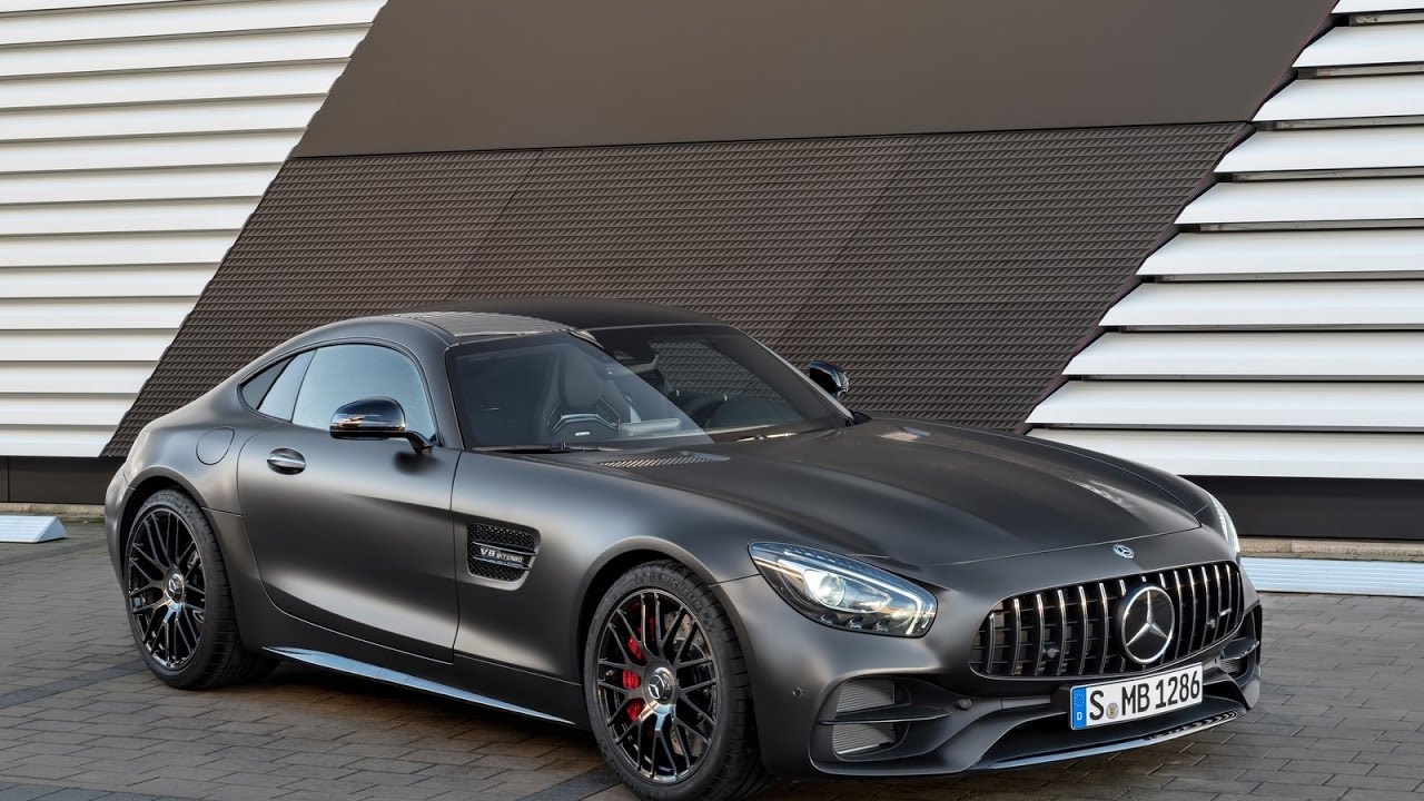 Mercedes AMG GT coupé gris mat de trois quarts avant